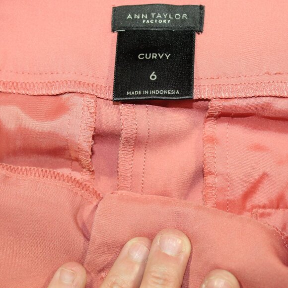 Ann Taylor Women's 6 Mid Rise Curvy Light Salmon Pink Straight Cropped Pants - Picture 3 of 6